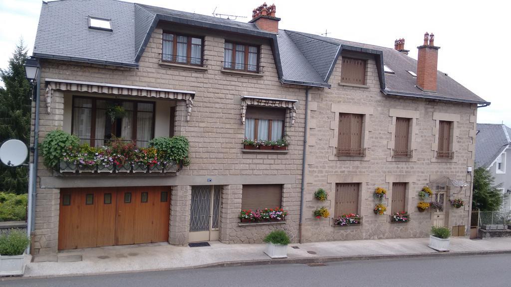 Treignac Chambre D'Hotes Des Monedieres Bed & Breakfast エクステリア 写真